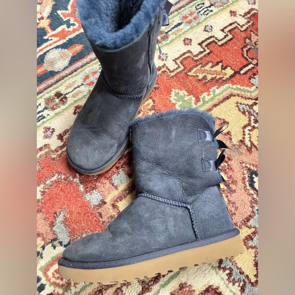 UGG blue Bailey bow size 5